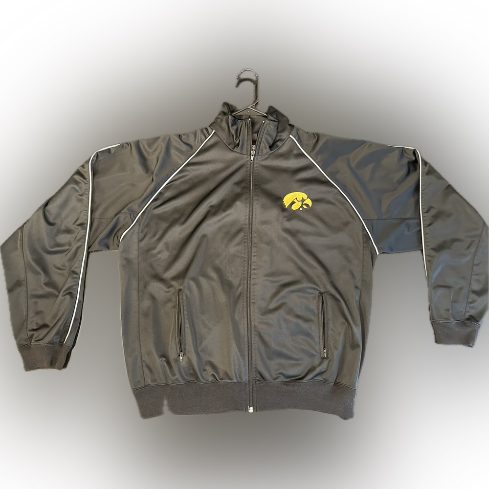Starter Iowa Hawkeyes Full Zip Jacket – Size XL – Unisex Fit – Black & Yellow